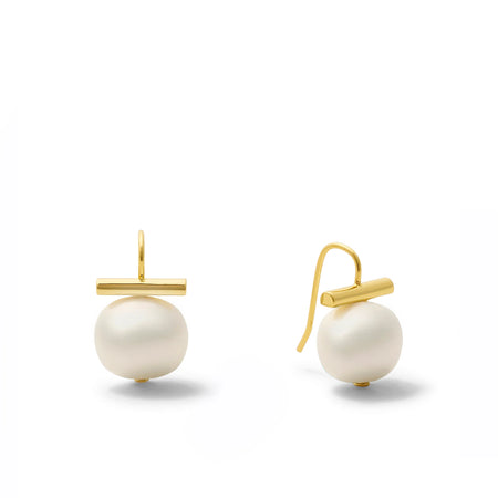 Modern smooth pearl earring - white